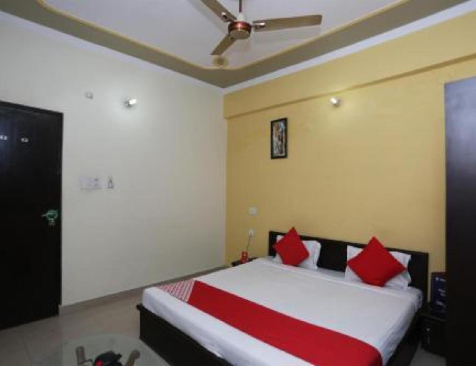 Hotel S K Palace Lucknow , Best Hotel In Lucknow , Hotel In Transport Nagar Lucknow ,Budget Hotels In ลัคเนา ภายนอก รูปภาพ