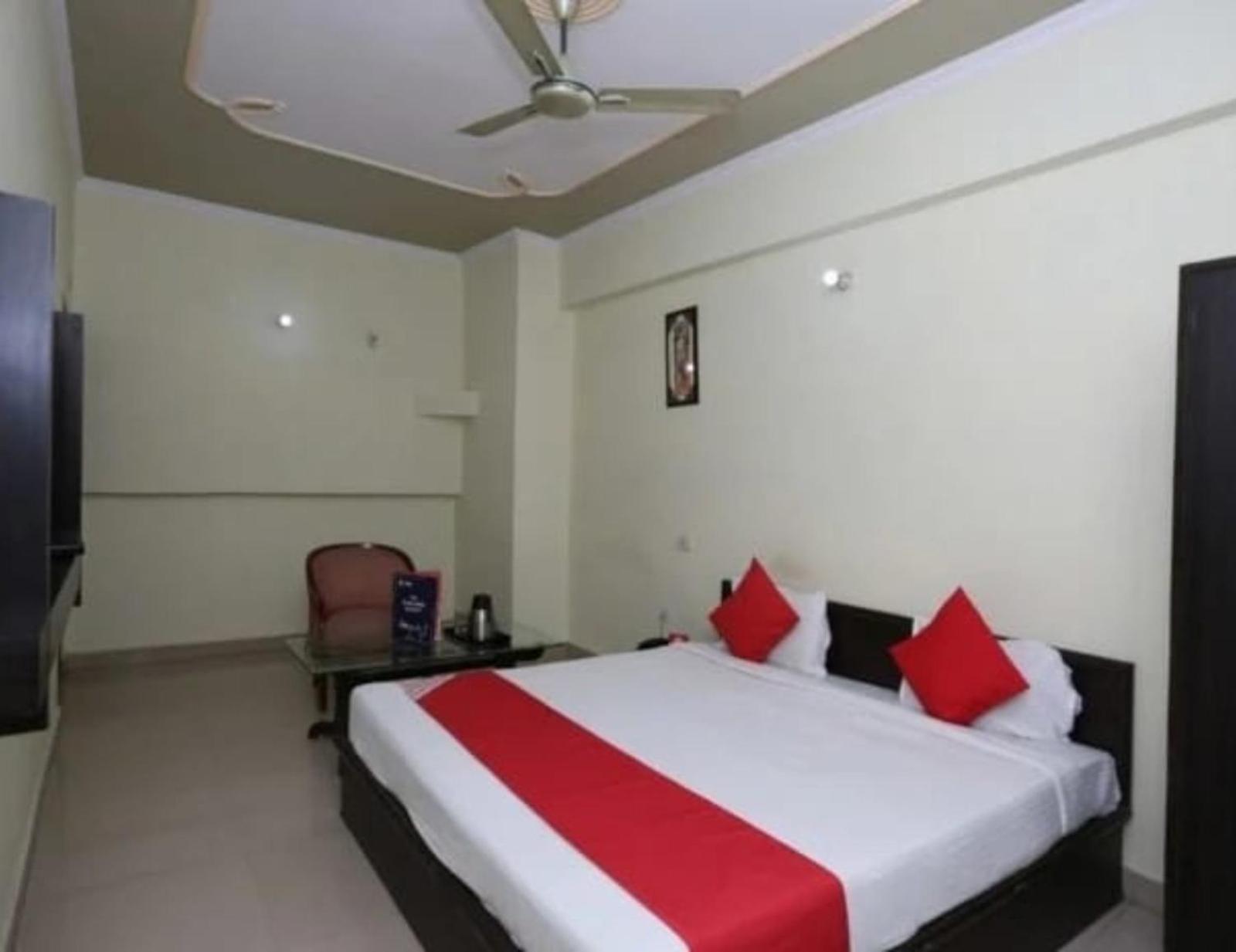 Hotel S K Palace Lucknow , Best Hotel In Lucknow , Hotel In Transport Nagar Lucknow ,Budget Hotels In ลัคเนา ภายนอก รูปภาพ