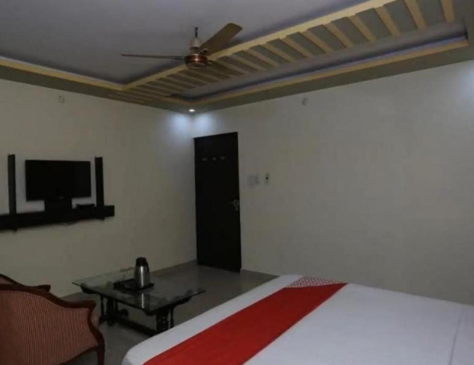 Hotel S K Palace Lucknow , Best Hotel In Lucknow , Hotel In Transport Nagar Lucknow ,Budget Hotels In ลัคเนา ภายนอก รูปภาพ
