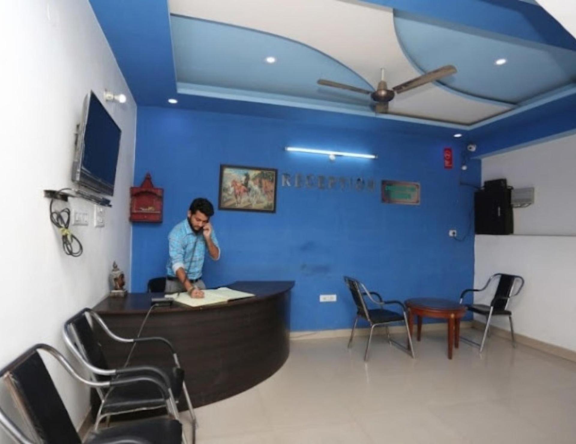 Hotel S K Palace Lucknow , Best Hotel In Lucknow , Hotel In Transport Nagar Lucknow ,Budget Hotels In ลัคเนา ภายนอก รูปภาพ