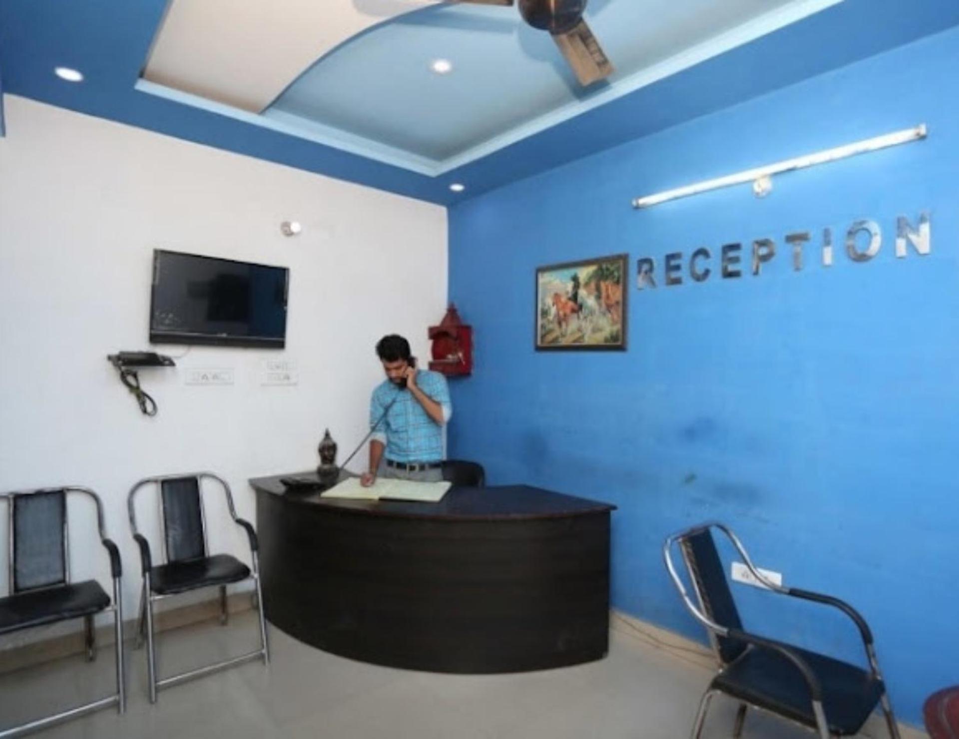 Hotel S K Palace Lucknow , Best Hotel In Lucknow , Hotel In Transport Nagar Lucknow ,Budget Hotels In ลัคเนา ภายนอก รูปภาพ
